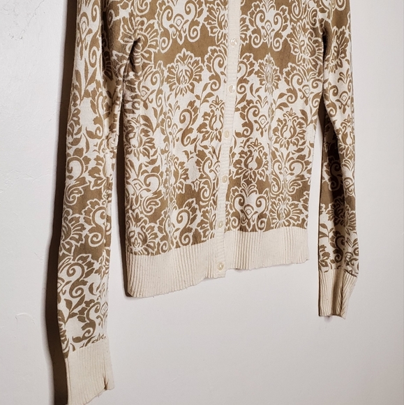 Cream and White Floral Flourish Patterned Long Sleeve Cardigan - Picture 9 of 10